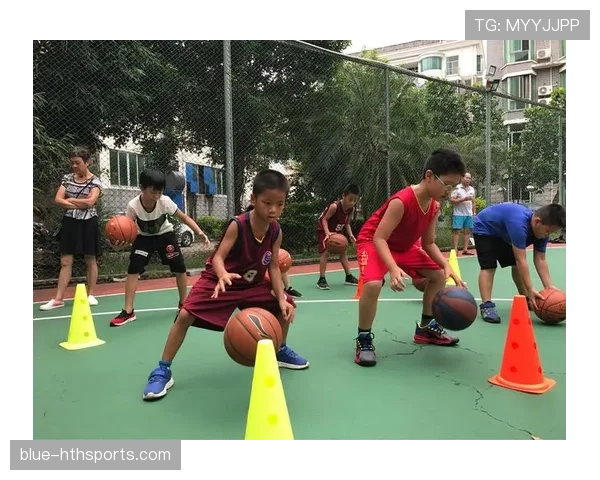 运球变向时如何避免出现违规动作？初学者必读规则解析